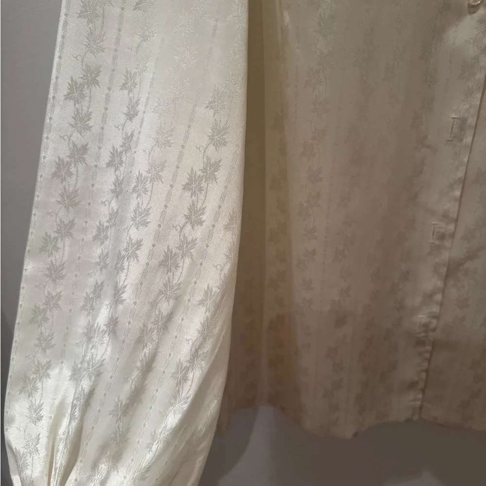 VINTAGE Oscar de la Renta Elegant Cream Blouse. Fits like a 10. - Picture 8 of 9